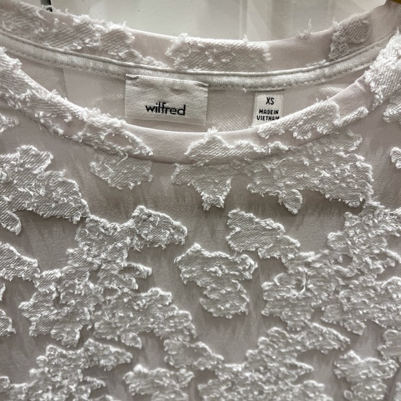 White lace effect Aritzia short sleeve top - Picture 2 of 3